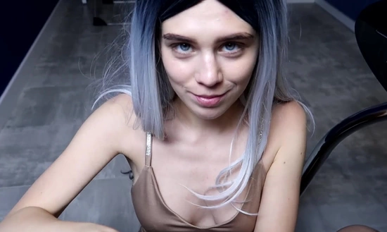 Русская милашка грустила полсе расставания, но быстро нашла себе новый член