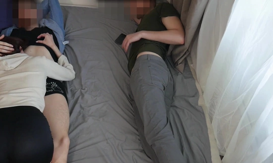 Жена-нимфоманка удовлетворяет мужа и его лучшего друга