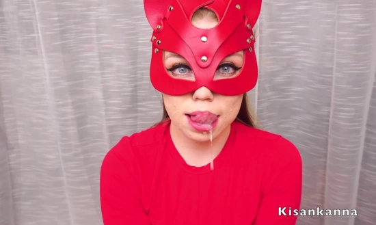 Пышка в кошачьей маске сосет другу и высасывает сперму из члена в ротик