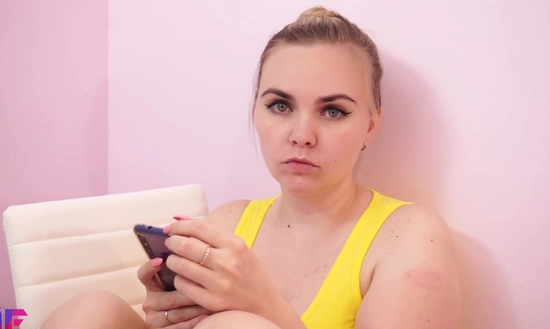 Хитрый сосед облил пышку водой и познакомился с ее большими дойками