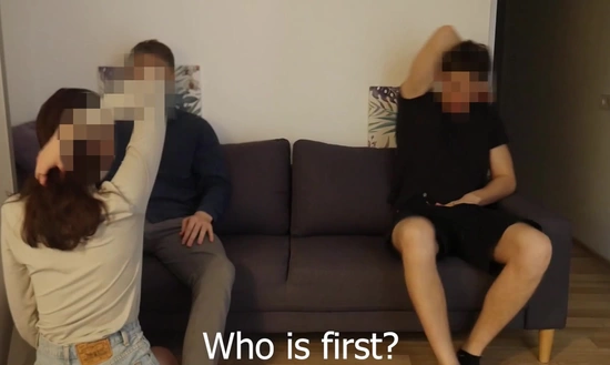 Студенты получили стипендию и решили отпраздновать это - одной шлюхой на двоих