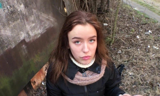 Русская девушка отсосала друга на природе со спермой в рот