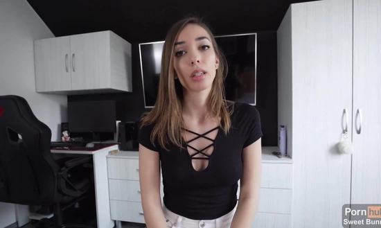 Простой парень-роботяга, снимает секс блог со своей подружкой