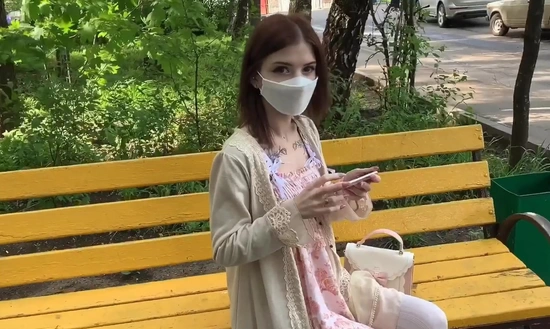 Пригласил сексуальную соседку к себе в гости и она согласилась!