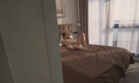 Подглядывал как подружка мастурбирует после душа - и оттрахал её!