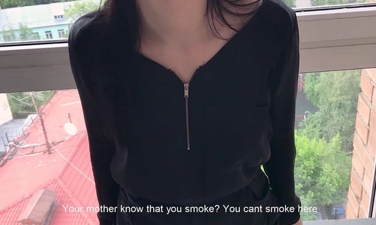 Сосед спалил студентку за курением в подьезде - и ей пришлось дать ему, за молчание!