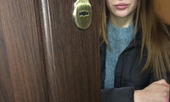 Зашла в гости погреться после вписки и была оттрахана другом в горячую киску!