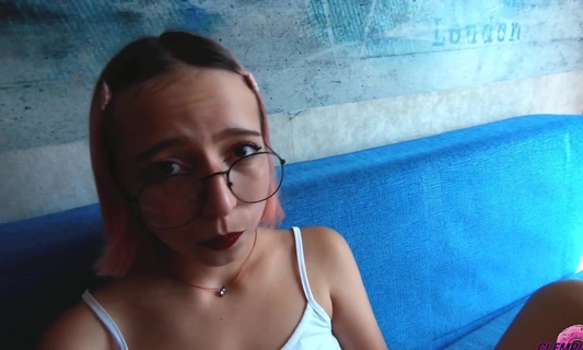 Застал сводную сестру-студентку за мастурбацией и развёл на секс!