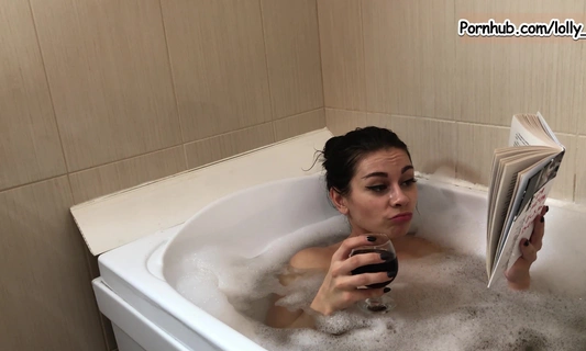 Падчерица соблазнила отчима в ванной и развела его на дорогой подарок после секса!