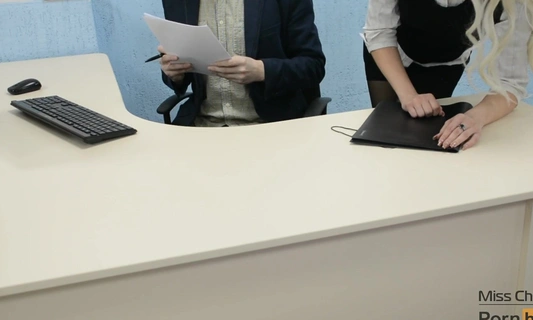 Молодая секретарша отказала коллеге в сексе, но тот не сдался и вернулся с изолентой!