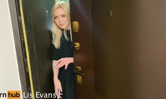 Зашла к соседу в гости и отсосала ему за пароль к Wi-Fi!