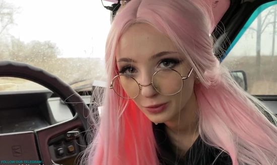 Получила на День Рождения секс-игрушку и мясистый член любовника в попку