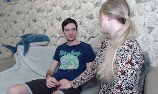 Сводная сестра захотела отсосать брату и он решил не отказывать!