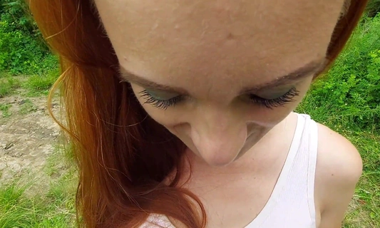 Куда мы идем? Сейчас увидишь! Затянула парня в укромное место, чисто ради минета.