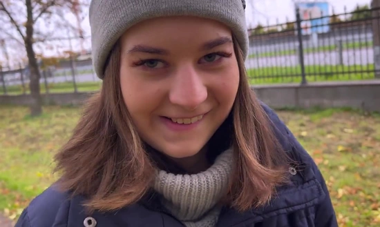 Так сильно хотела пососать член, что пристала в парке к первому встречному