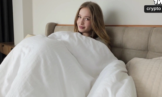 Секс с красивой сводной сестрой друга у него дома, пока он в соседней комнате